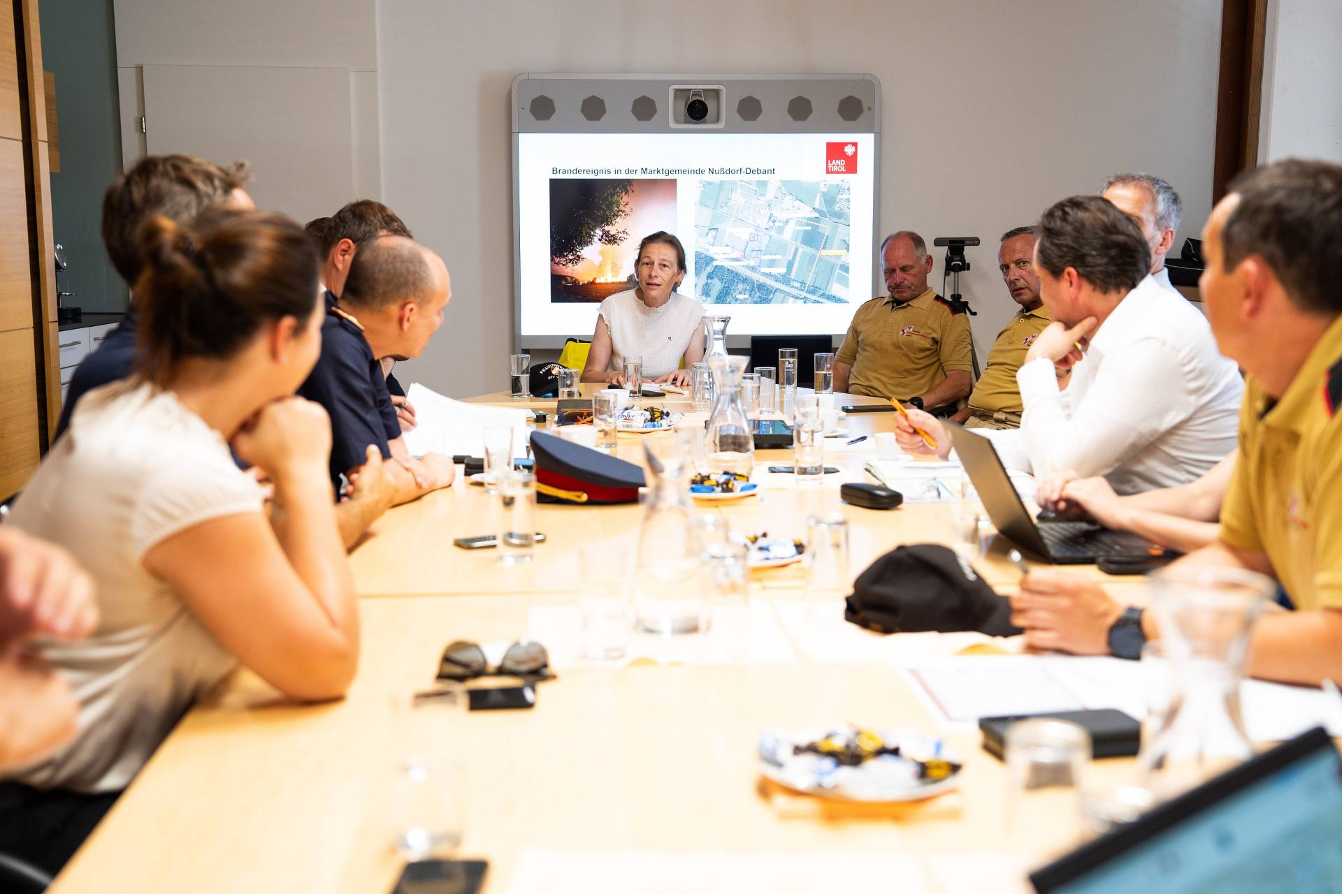 Einsatzbesprechnung an der BH Lienz mit  BM Totschnig und LR Mair