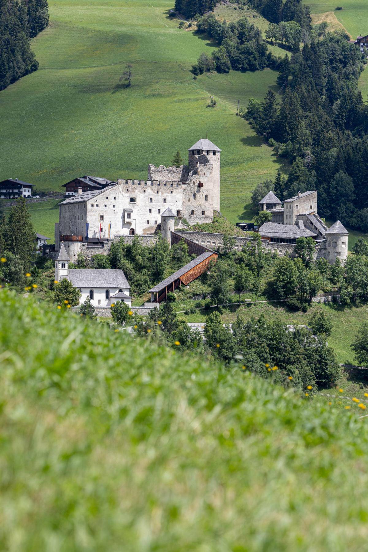 Burg Heinfels Foto: Peter Leiter