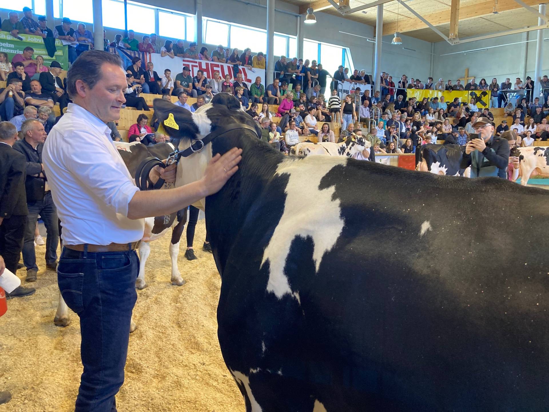 Der Minister beim Vorf&uuml;hren. Foto: Stangl