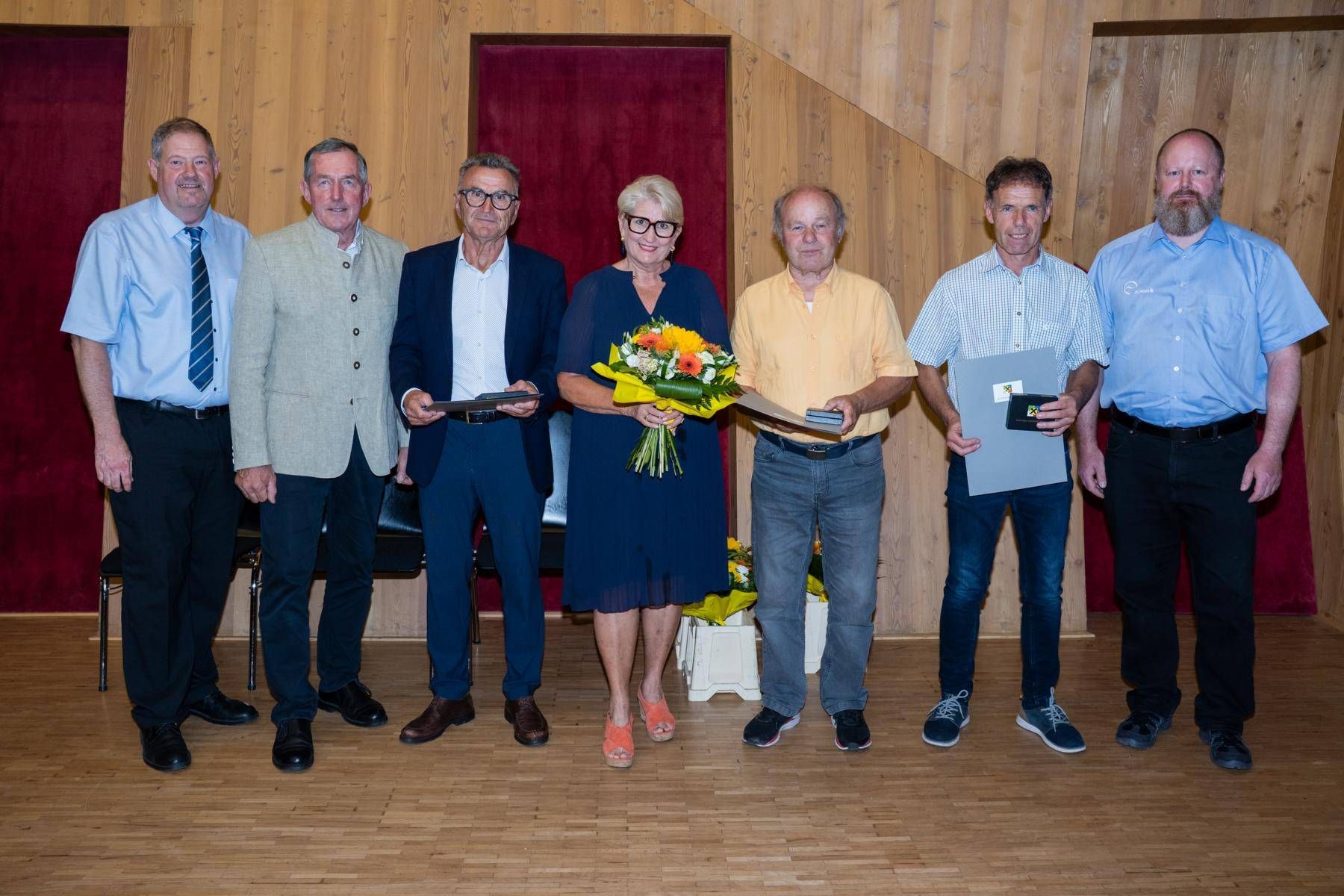 Geehrte Funktion&auml;re: BGM Markus T&ouml;nig, Hermann Kuenz, Franz Hopfgartner, Hilde Hopfgartner, Michael Feldner, Engelbert Gsaller, Gesch&auml;ftsf&uuml;hrer Clemens Obkircher