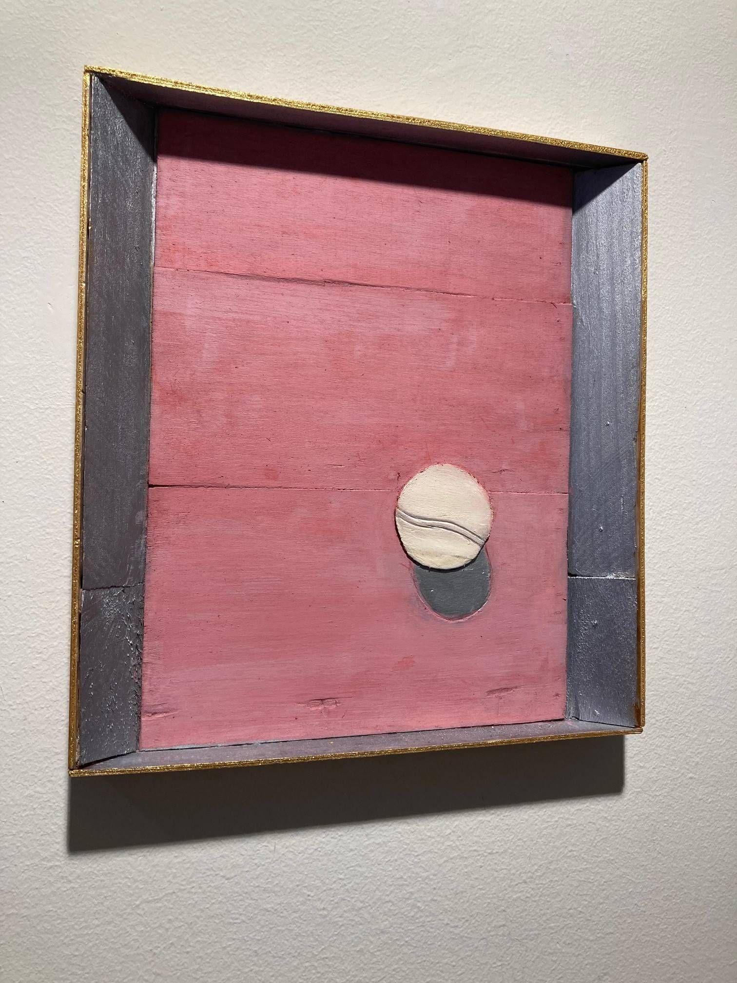 Holzbild von Lois Salcher mit Tennisball als Hommage an den Lienzer Tennisstar Lilli Tagger. Foto: Stangl